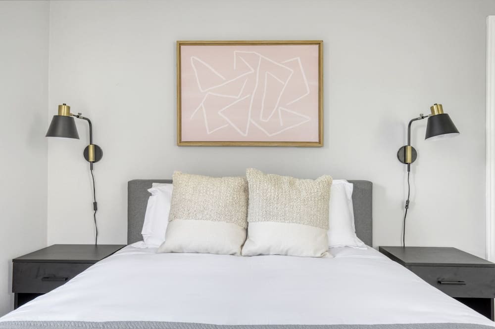 Photo of Bedroom in Lakeview