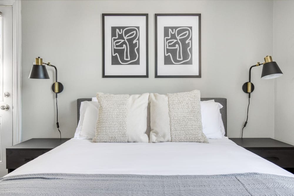 Photo of Bedroom in Lakeview