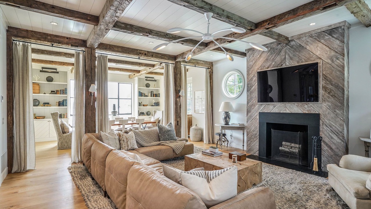Photo of Livingroom in Ensley Township