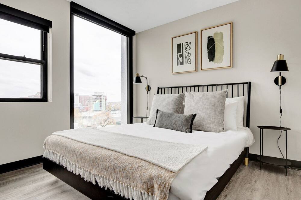 Photo of Bedroom in Illinois Medical District