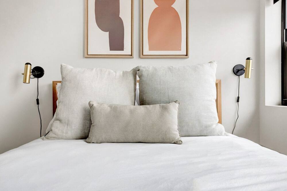 Photo of Bedroom in Illinois Medical District