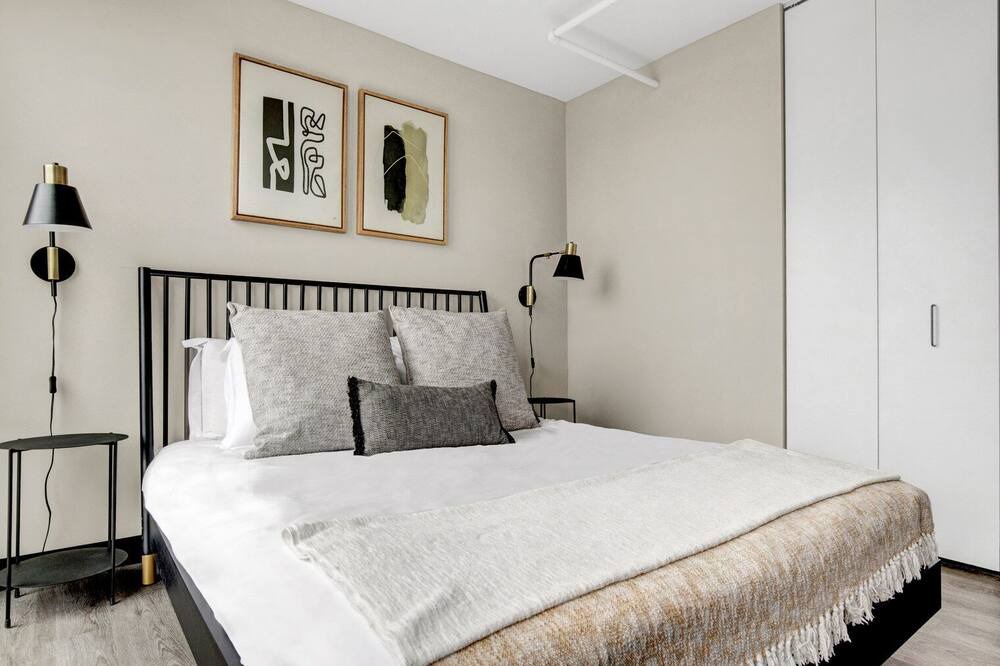 Photo of Bedroom in Illinois Medical District