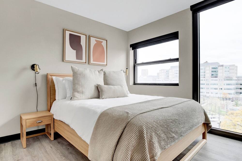 Photo of Bedroom in Illinois Medical District