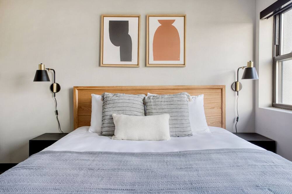 Photo of Bedroom in Illinois Medical District