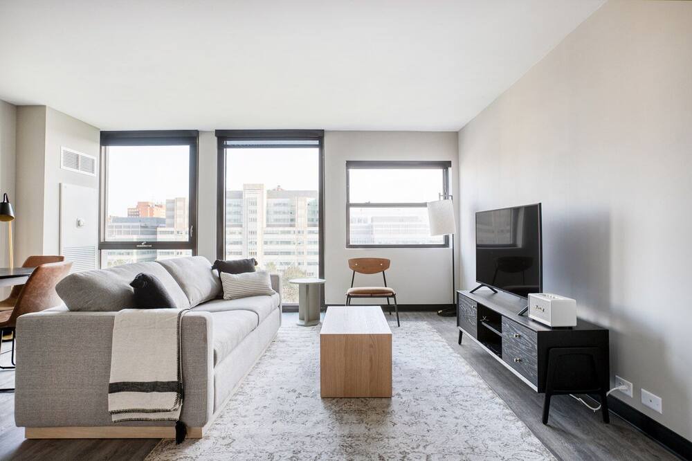 Photo of Livingroom in Illinois Medical District