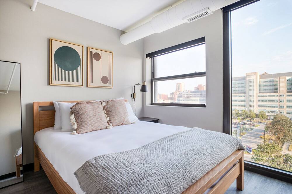 Photo of Bedroom in Illinois Medical District