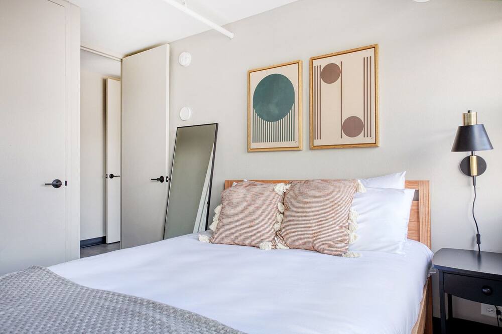 Photo of Bedroom in Illinois Medical District