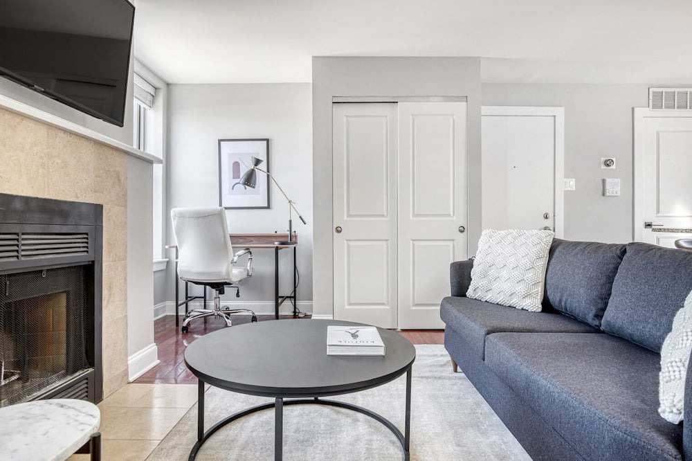 Photo of Livingroom in Lakeview