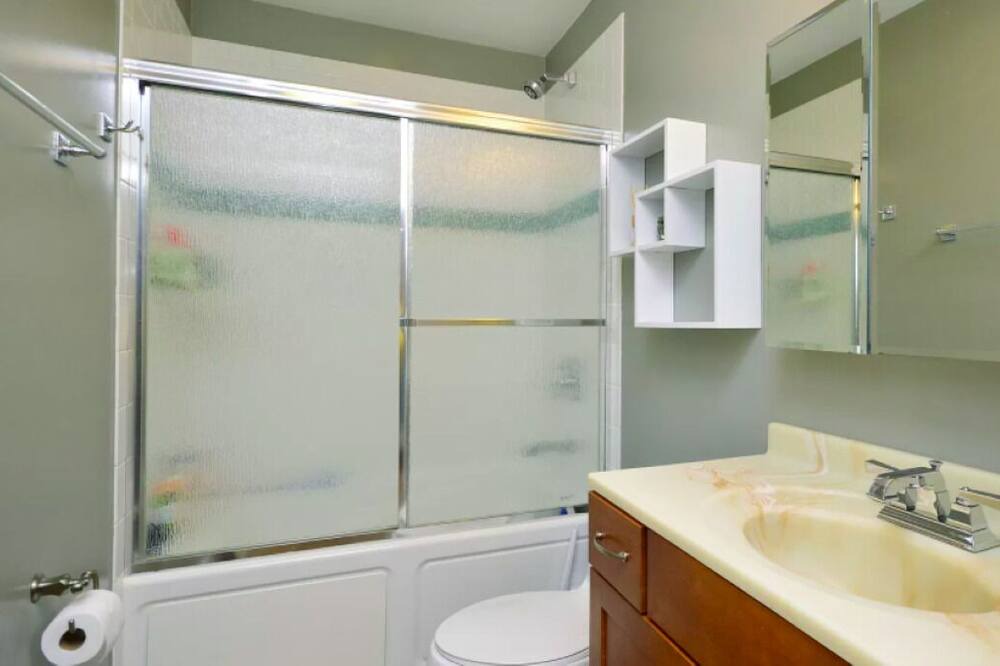 Photo of Bathroom in Forestview