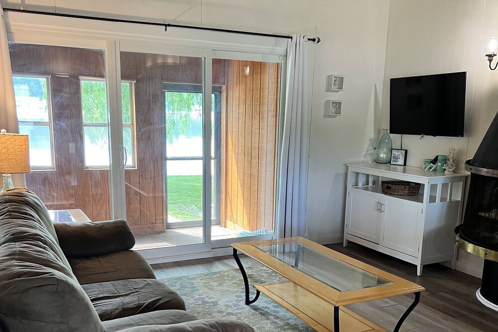 Photo of Livingroom in Solon Township