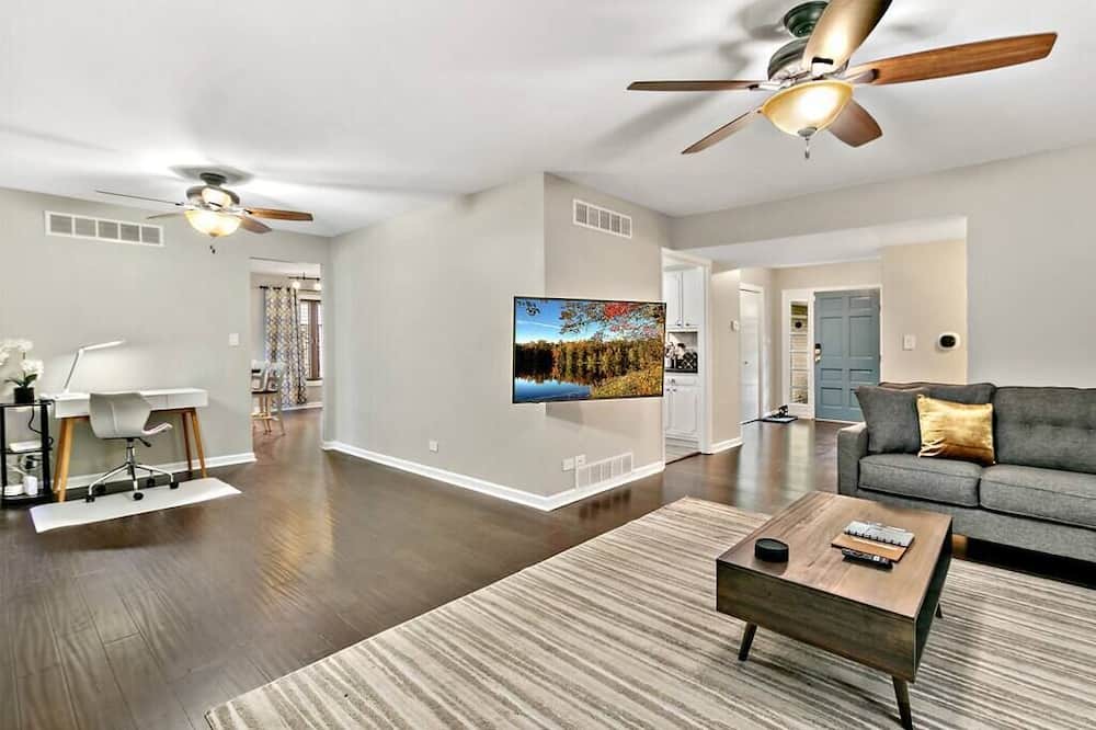 Photo of Bedroom in Hoffman Estates