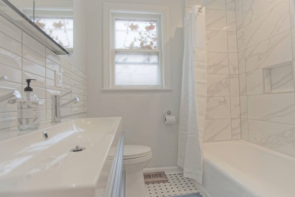 Photo of Bathroom in Skokie