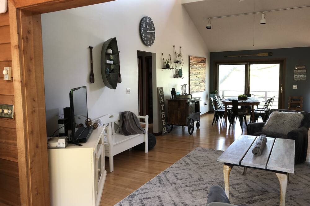 Photo of Livingroom in Whitehall