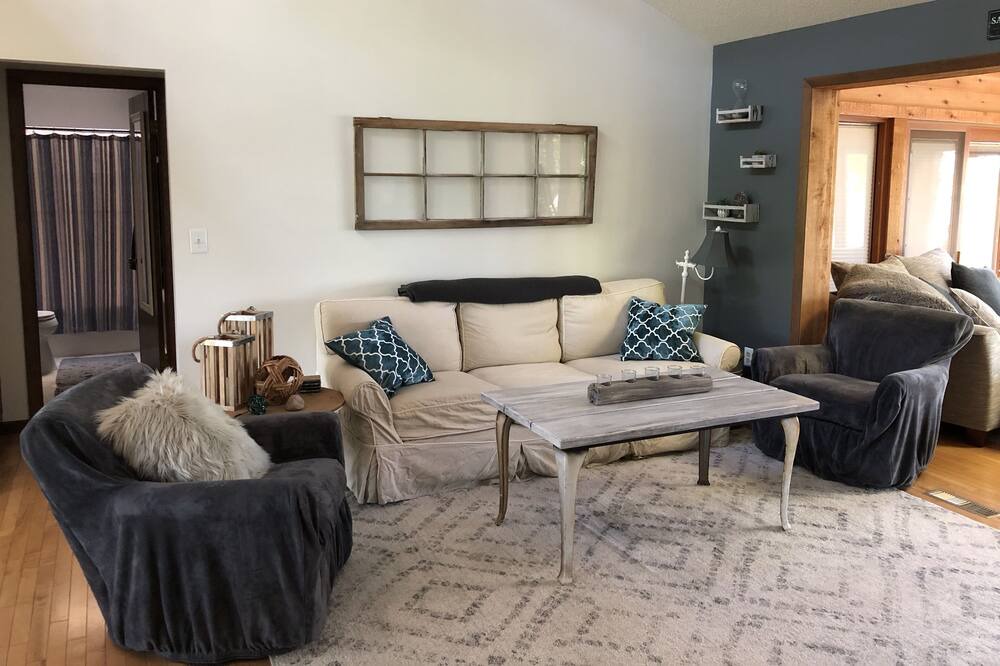 Photo of Livingroom in Whitehall