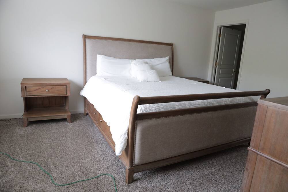 Photo of Bedroom in Commerce Township