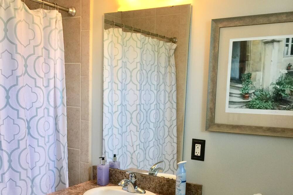 Photo of Bathroom in Douglas