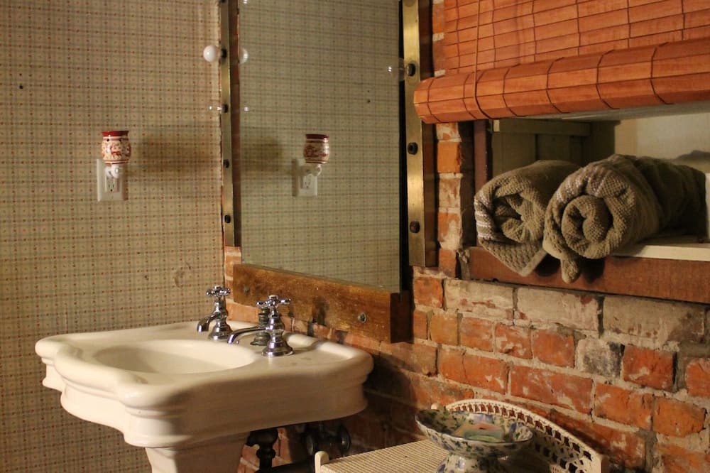 Photo of Bathroom in Washington