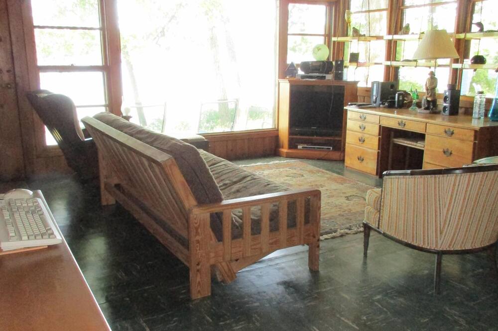 Photo of Livingroom in Newaygo