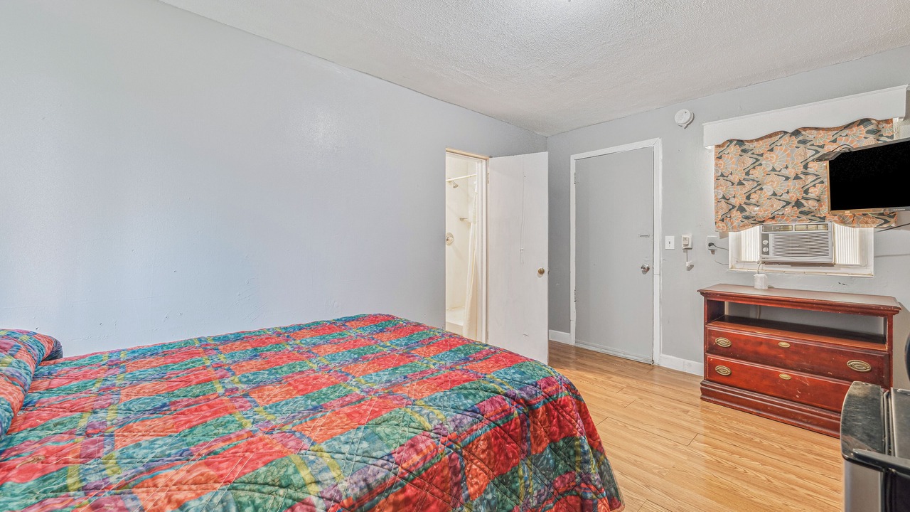Photo of Bedroom in Flint