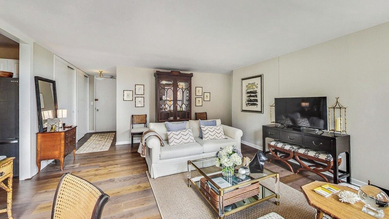 Photo of Livingroom in Lincoln Park