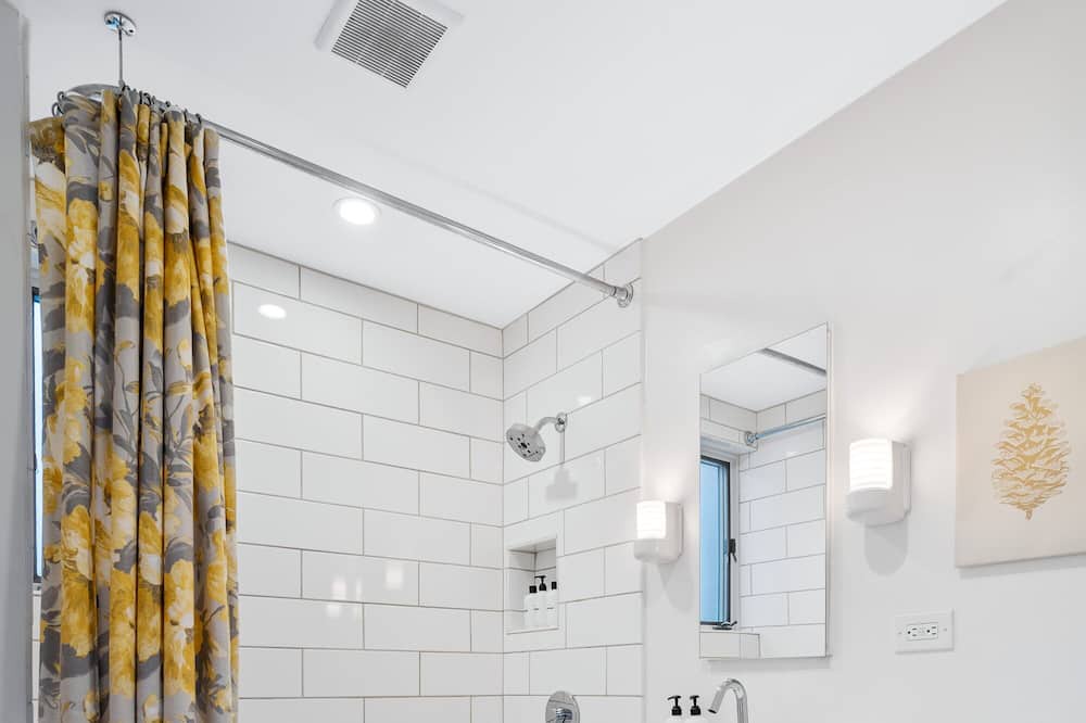 Photo of Bathroom in Lincoln Park