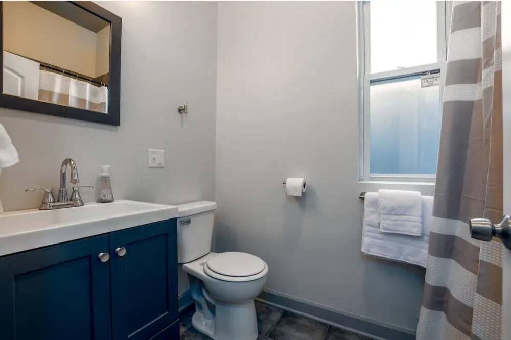 Photo of Bathroom in Woodlawn