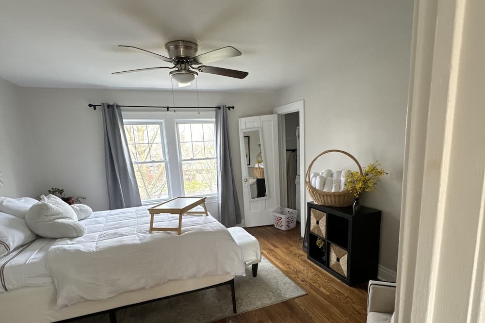Photo of Bedroom in Elmhurst