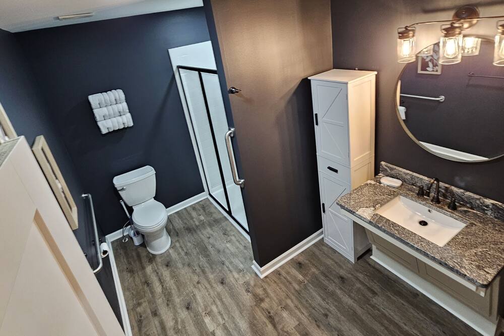Photo of Bathroom in Holly