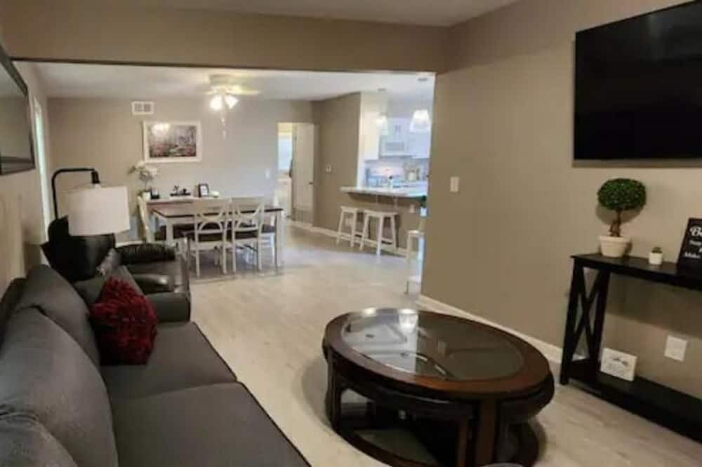 Photo of Livingroom in Council Bluffs