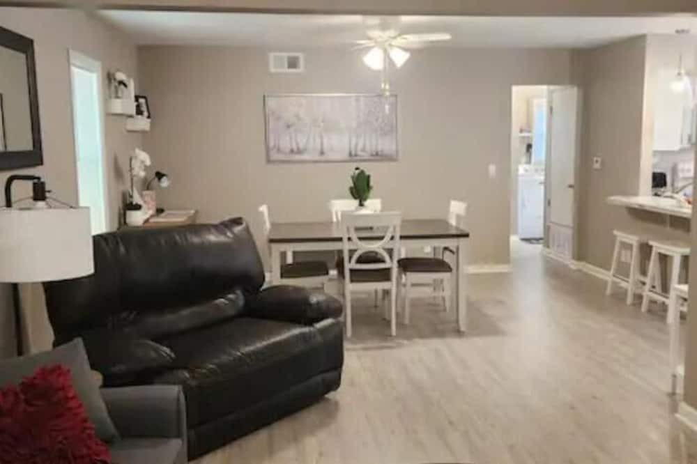 Photo of Livingroom in Council Bluffs