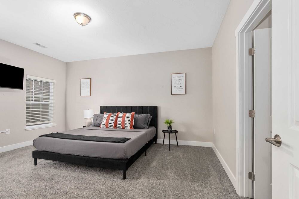 Photo of Bedroom in Grandville