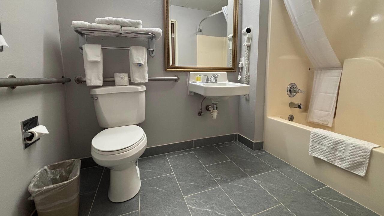 Photo of Bathroom in Chenoa