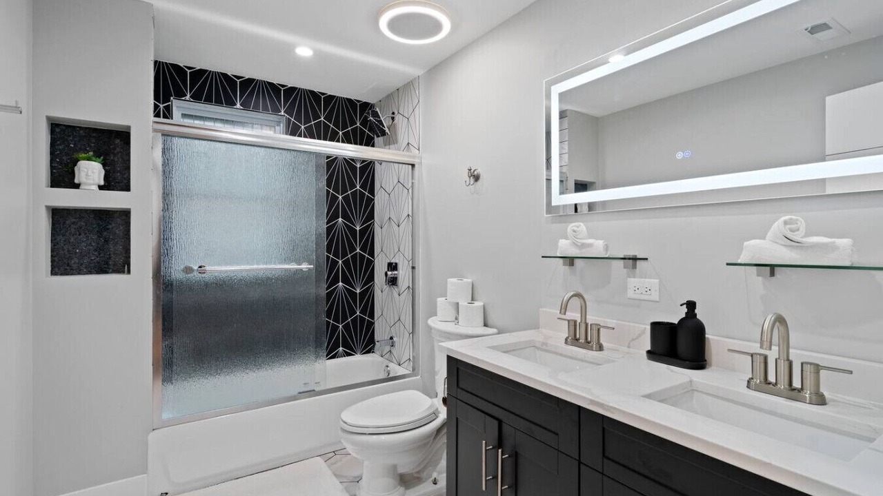 Photo of Bathroom in Cragin