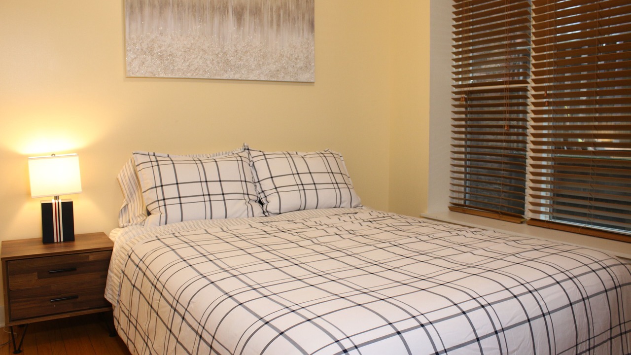 Photo of Bedroom in Rogers Park