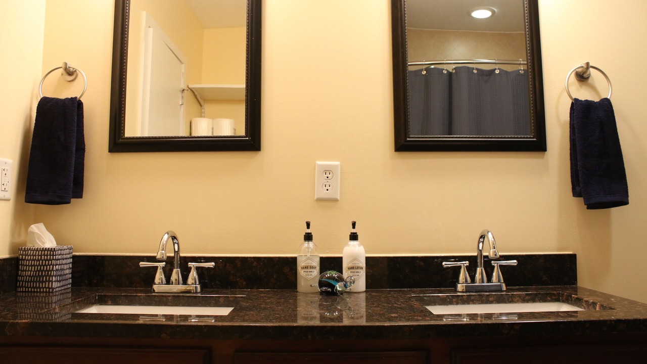 Photo of Bathroom in Rogers Park