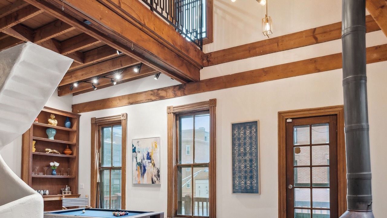 Photo of Livingroom in Lakeview