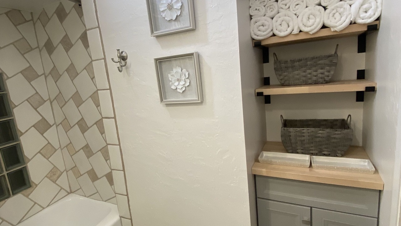 Photo of Bathroom in Lakeview