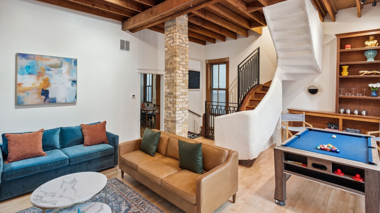 Photo of Livingroom in Lakeview