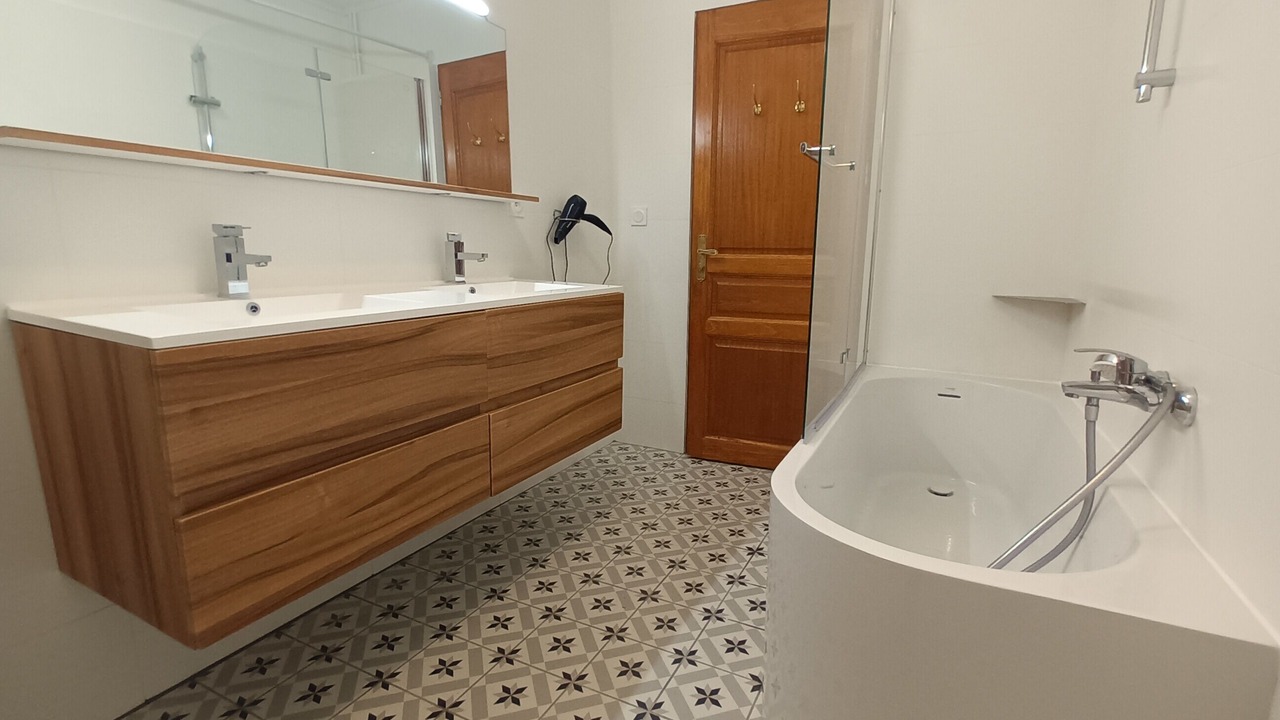 Photo of Bathroom in Cran-Gevrier