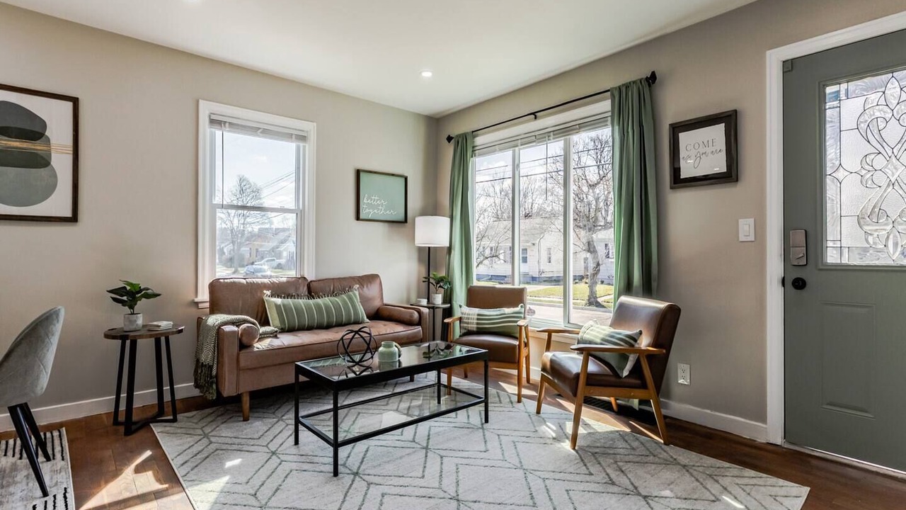 Photo of Livingroom in Lansing