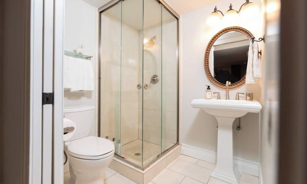 Photo of Bathroom in Lakeview