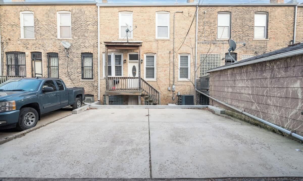 Photo of Outdoor in Lakeview