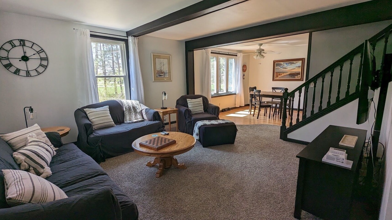 Photo of Livingroom in Montague