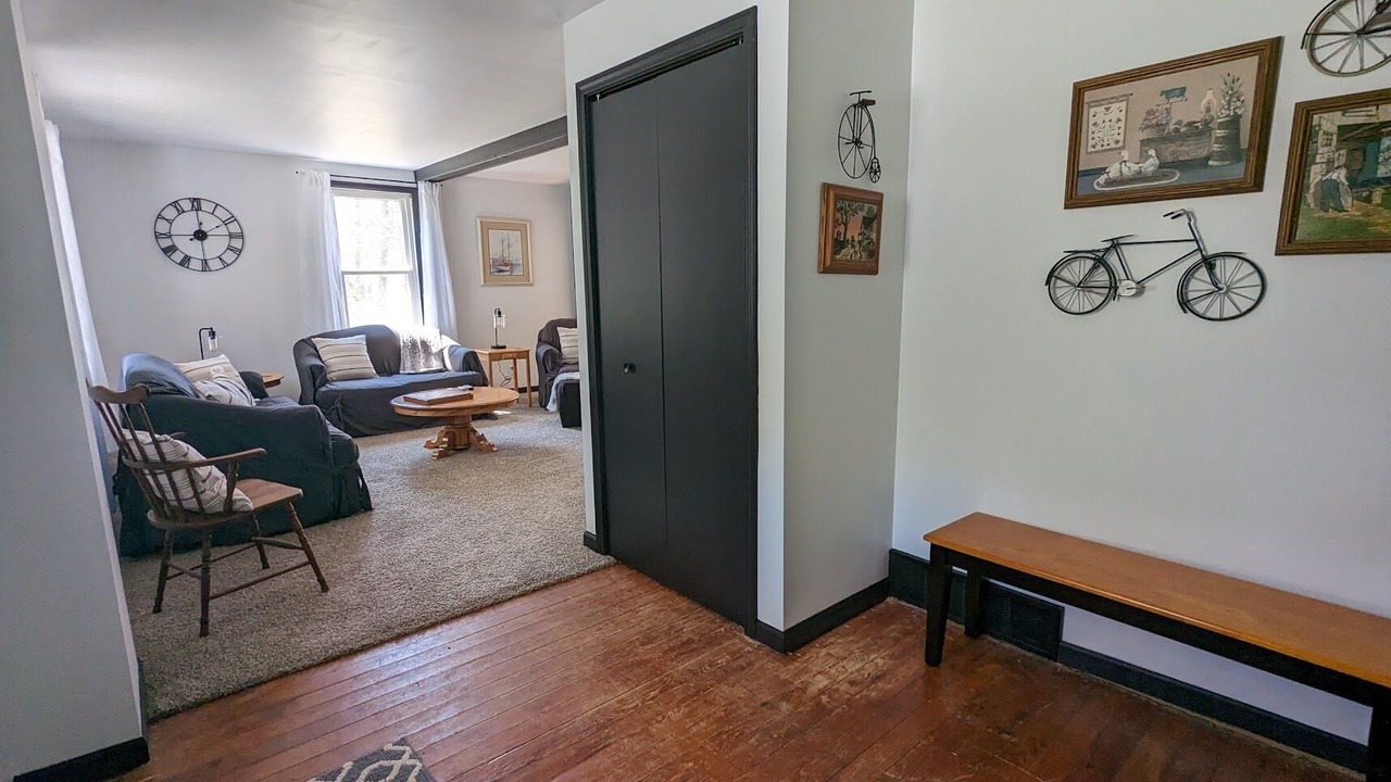Photo of Livingroom in Montague