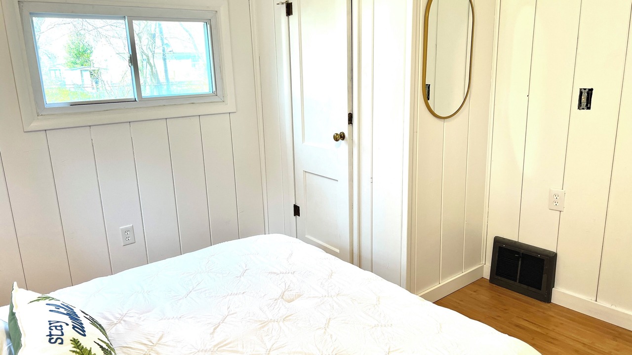 Photo of Bedroom in Lakeside