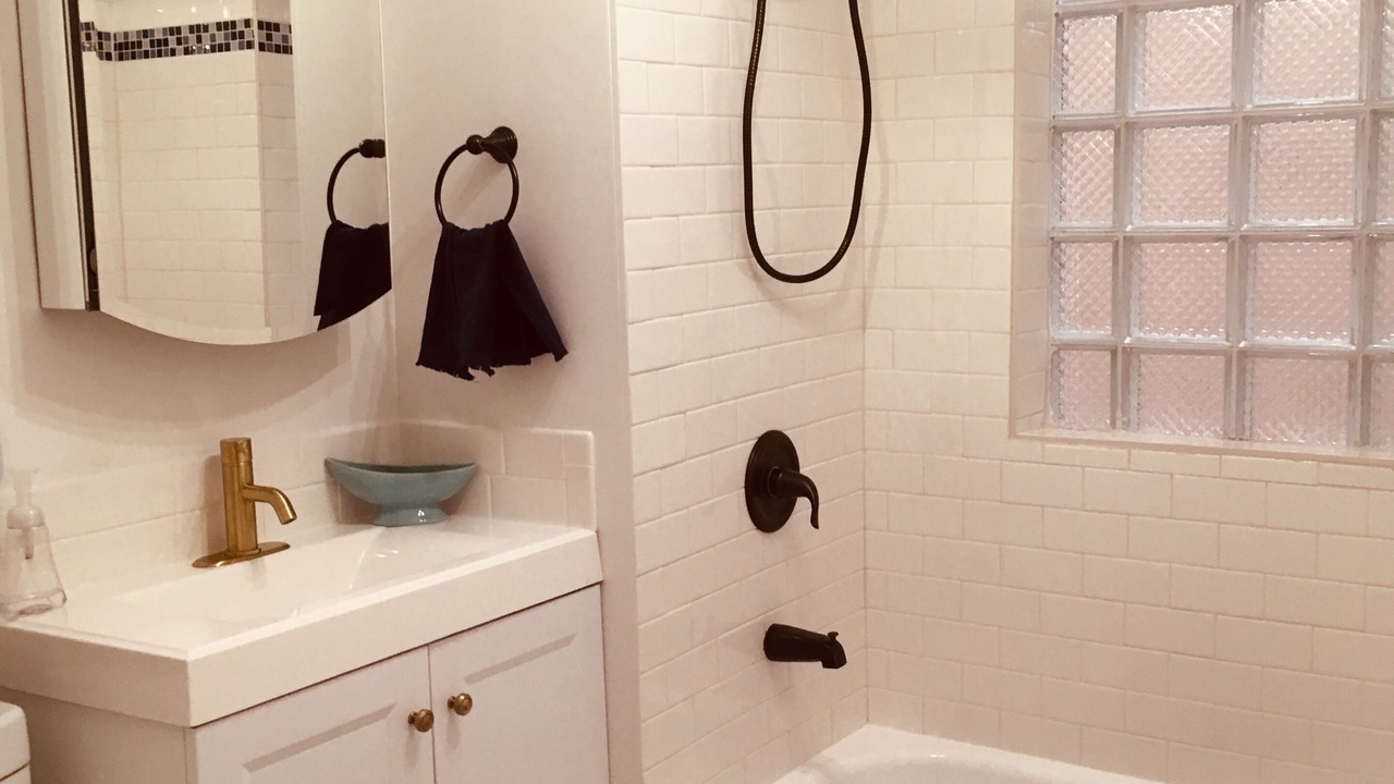 Photo of Bathroom in Logan Square