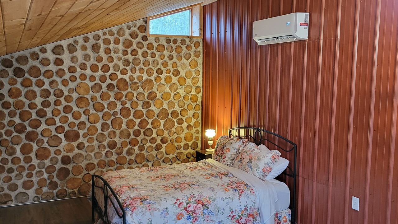 Photo of Bedroom in Central Lake