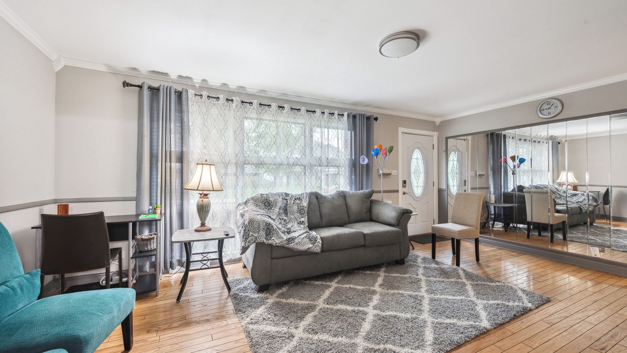 Photo of Livingroom in Elmhurst