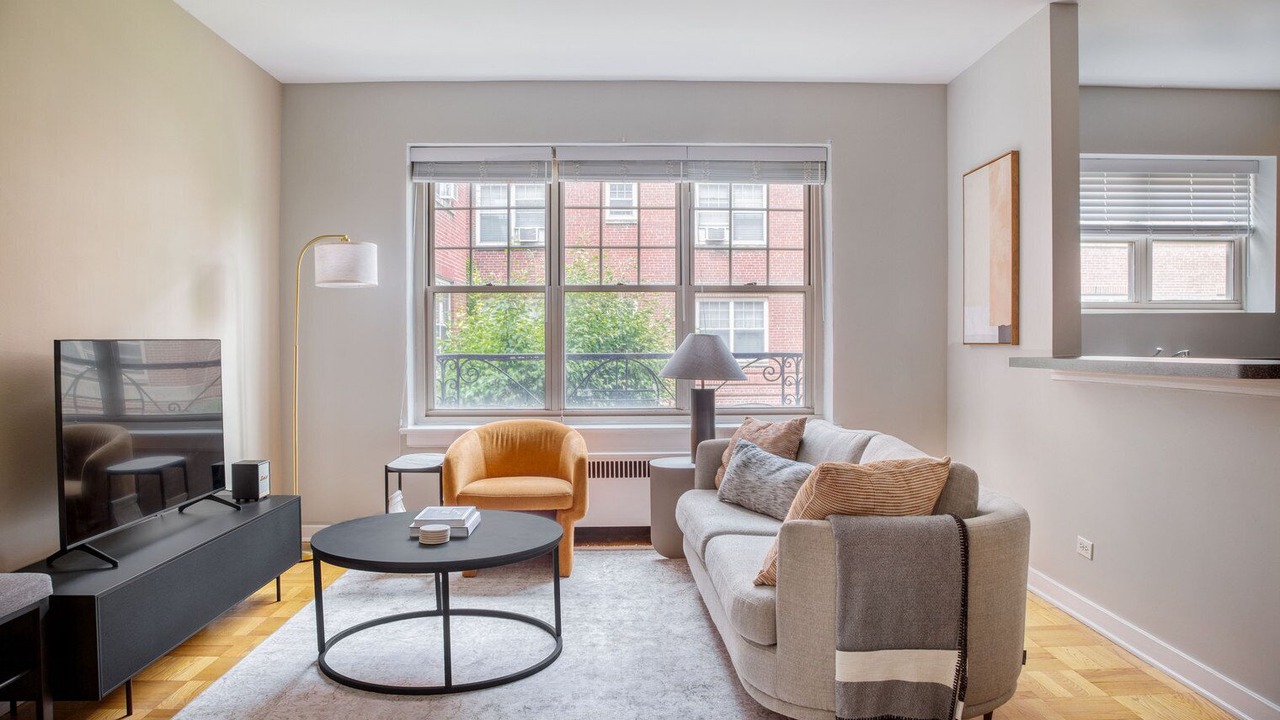Photo of Livingroom in Evanston