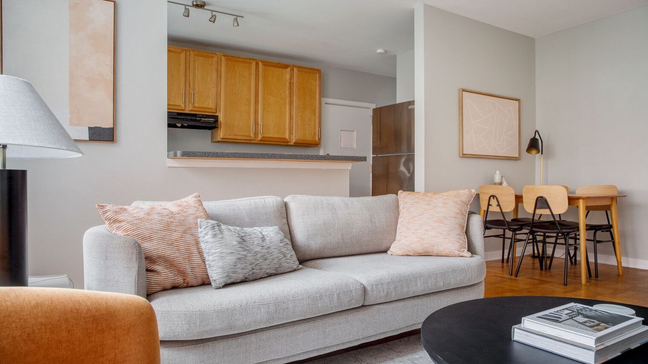 Photo of Livingroom in Evanston